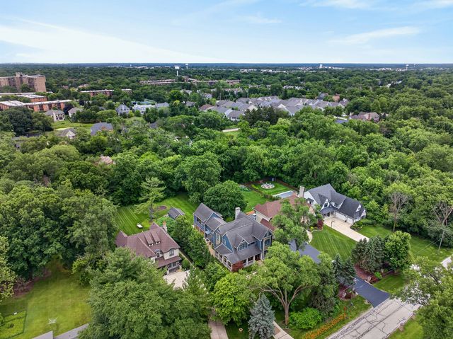 6421 Bentley Avenue, Willowbrook, IL 60527