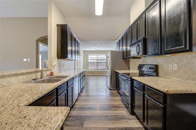 233 Lake Estates Drive, Montgomery, TX 77356