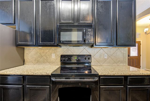 233 Lake Estates Drive, Montgomery, TX 77356