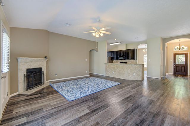 233 Lake Estates Drive, Montgomery, TX 77356