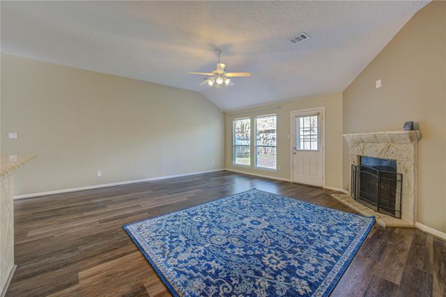 233 Lake Estates Drive, Montgomery, TX 77356