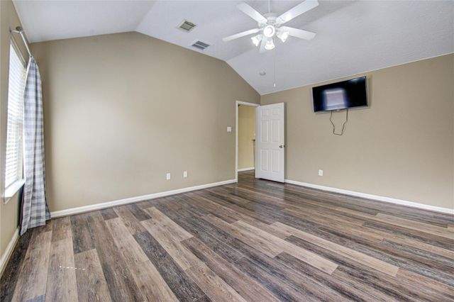 233 Lake Estates Drive, Montgomery, TX 77356