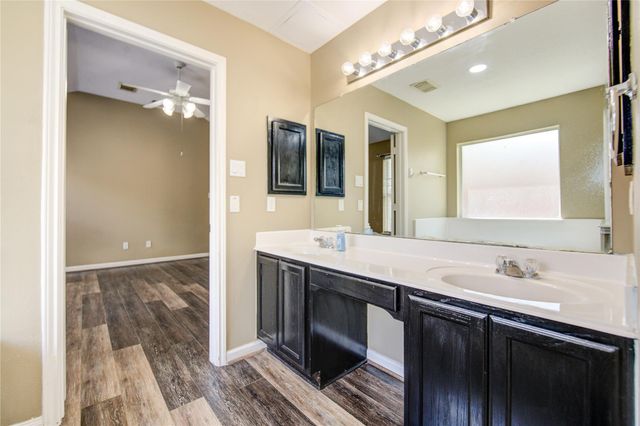 233 Lake Estates Drive, Montgomery, TX 77356