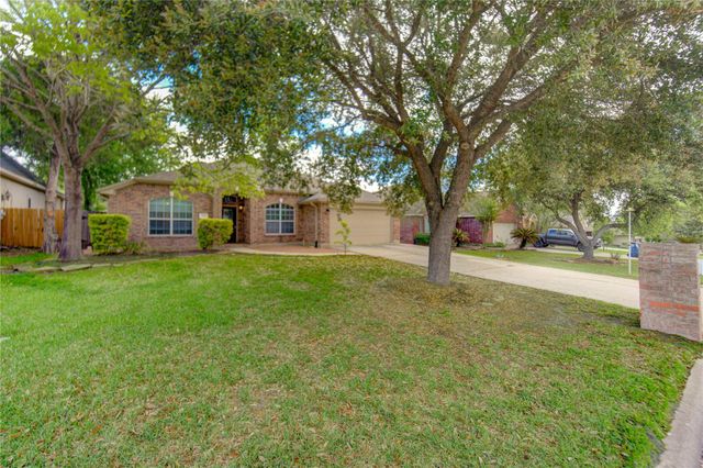 233 Lake Estates Drive, Montgomery, TX 77356