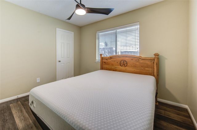 233 Lake Estates Drive, Montgomery, TX 77356