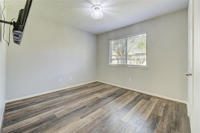 233 Lake Estates Drive, Montgomery, TX 77356