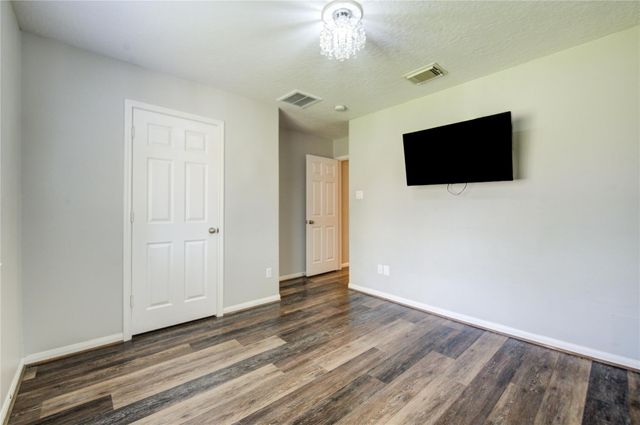 233 Lake Estates Drive, Montgomery, TX 77356