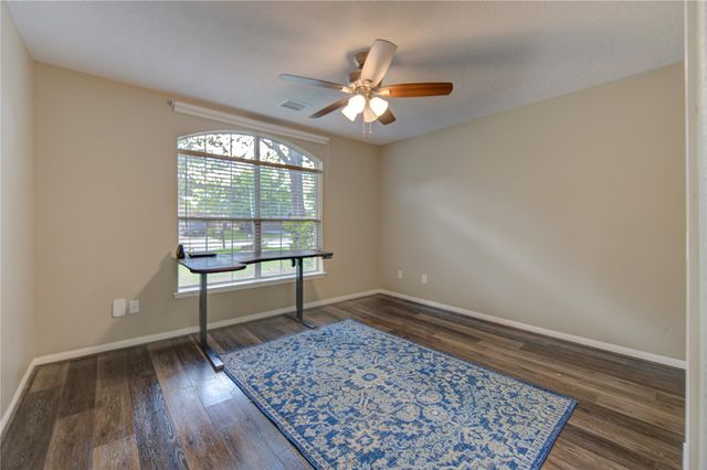 233 Lake Estates Drive, Montgomery, TX 77356