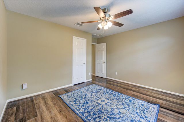 233 Lake Estates Drive, Montgomery, TX 77356