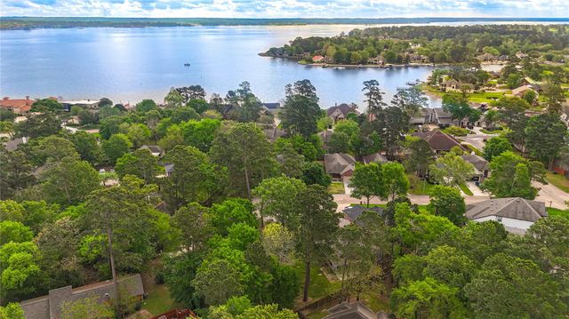 233 Lake Estates Drive, Montgomery, TX 77356
