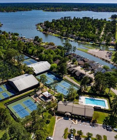 233 Lake Estates Drive, Montgomery, TX 77356