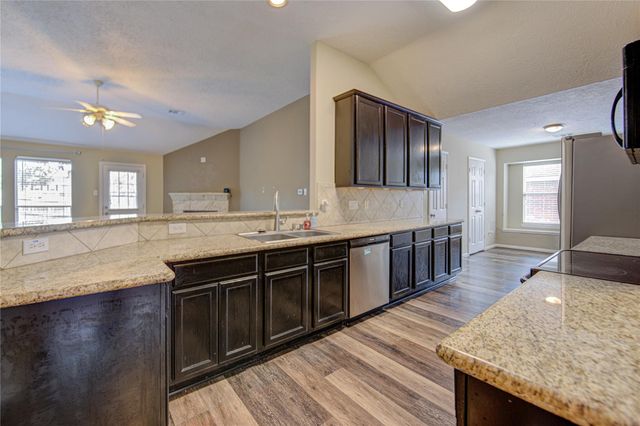 233 Lake Estates Drive, Montgomery, TX 77356