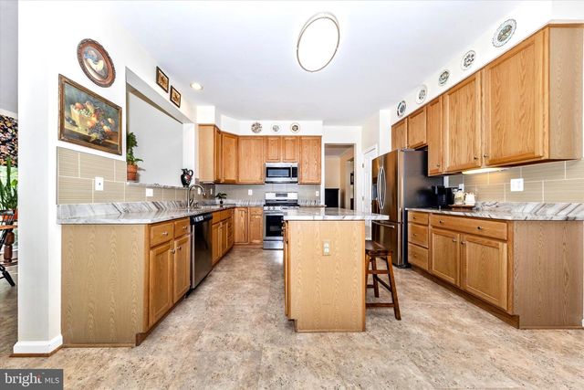 6 TOM FOX CT, Poolesville, MD 20837