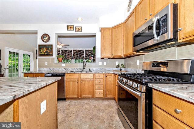6 TOM FOX CT, Poolesville, MD 20837
