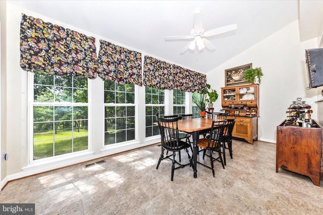 6 TOM FOX CT, Poolesville, MD 20837