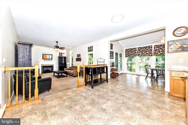6 TOM FOX CT, Poolesville, MD 20837