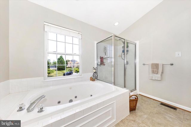 6 TOM FOX CT, Poolesville, MD 20837