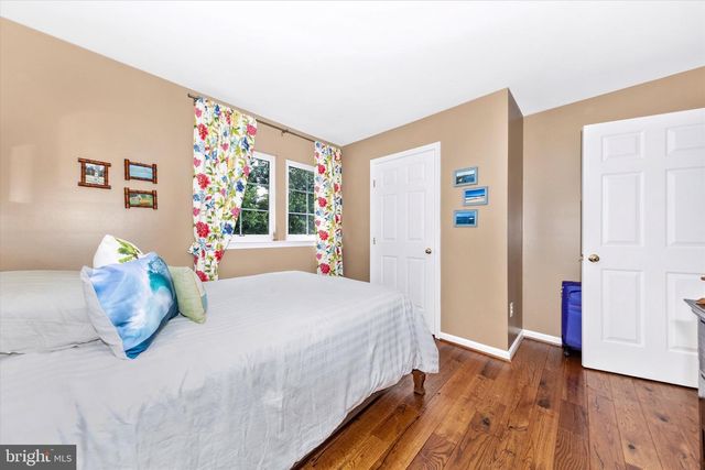 6 TOM FOX CT, Poolesville, MD 20837
