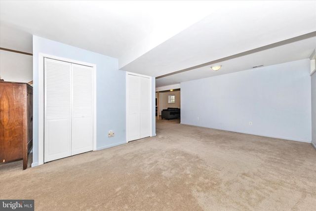 6 TOM FOX CT, Poolesville, MD 20837