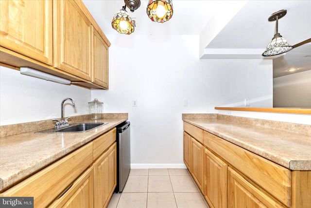 6 TOM FOX CT, Poolesville, MD 20837