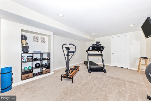 6 TOM FOX CT, Poolesville, MD 20837