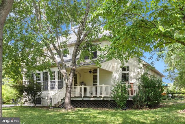 6 TOM FOX CT, Poolesville, MD 20837