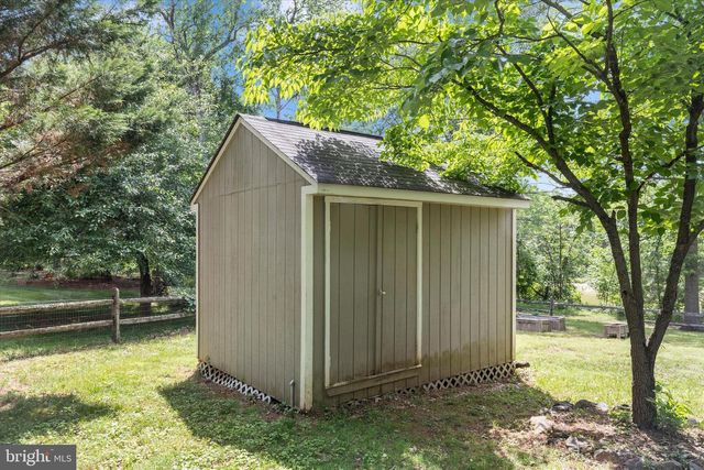 6 TOM FOX CT, Poolesville, MD 20837
