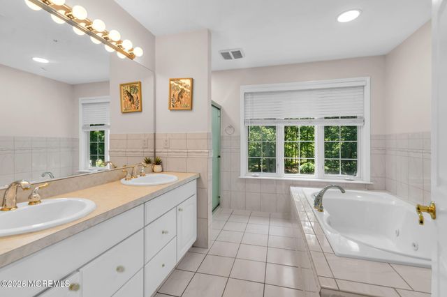15 Susie Lane, Jackson, NJ 08527