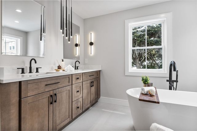 122 Woodruff Ave 122, Medford, MA 02155