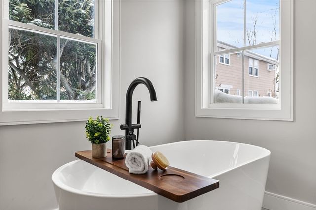 122 Woodruff Ave 122, Medford, MA 02155
