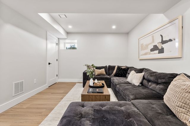 122 Woodruff Ave 122, Medford, MA 02155