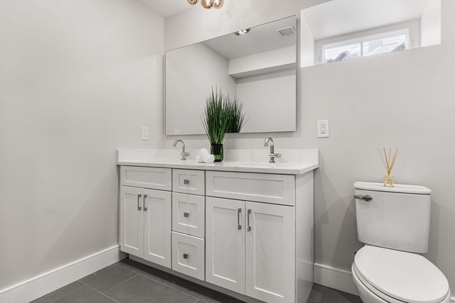 122 Woodruff Ave 122, Medford, MA 02155