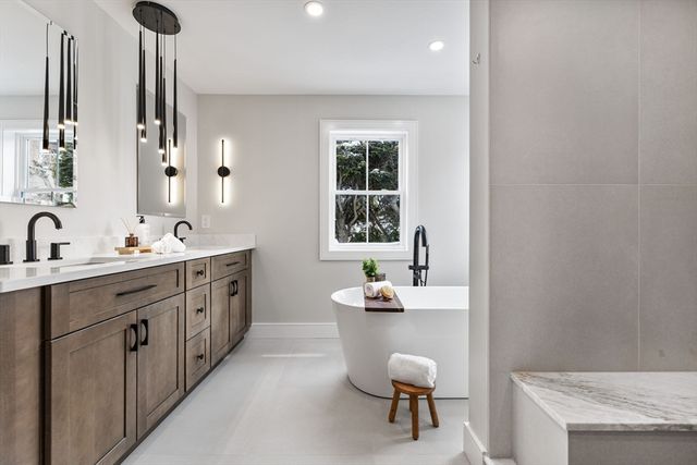 122 Woodruff Ave 122, Medford, MA 02155