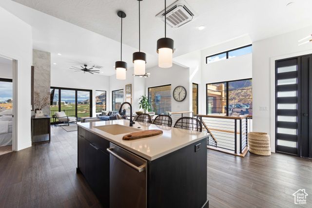 1560 W TORREY PINES RD, Hurricane, UT 84737