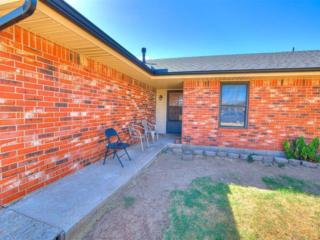 8712 Oakridge Drive, Midwest City, OK 73110
