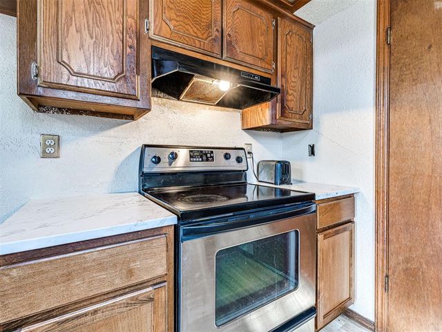 8712 Oakridge Drive, Midwest City, OK 73110