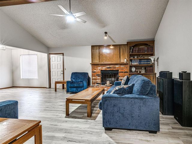 8712 Oakridge Drive, Midwest City, OK 73110