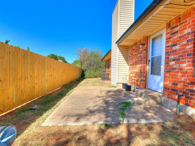 8712 Oakridge Drive, Midwest City, OK 73110