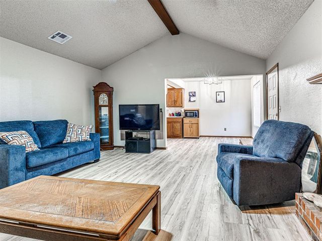 8712 Oakridge Drive, Midwest City, OK 73110