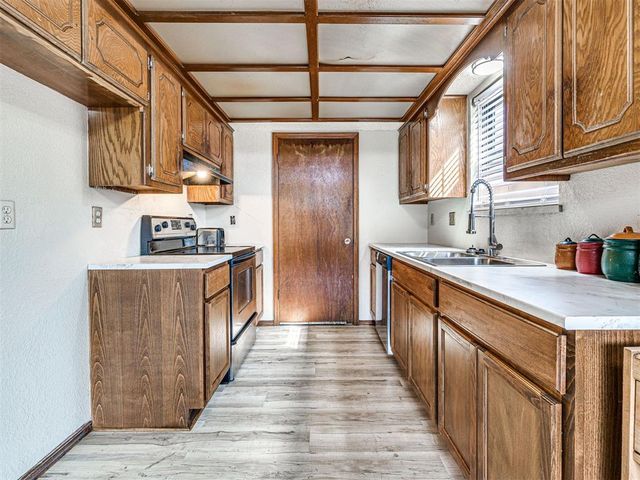 8712 Oakridge Drive, Midwest City, OK 73110