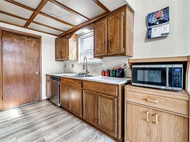 8712 Oakridge Drive, Midwest City, OK 73110