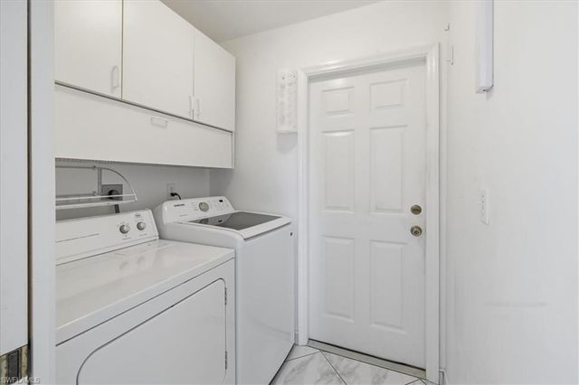 827 SW 29th TER, Cape Coral, FL 33914