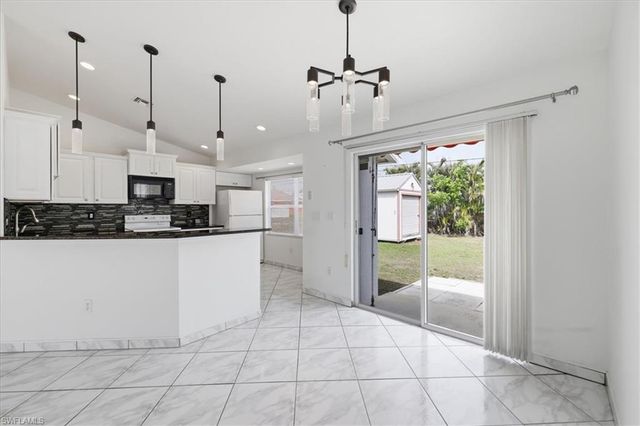 827 SW 29th TER, Cape Coral, FL 33914