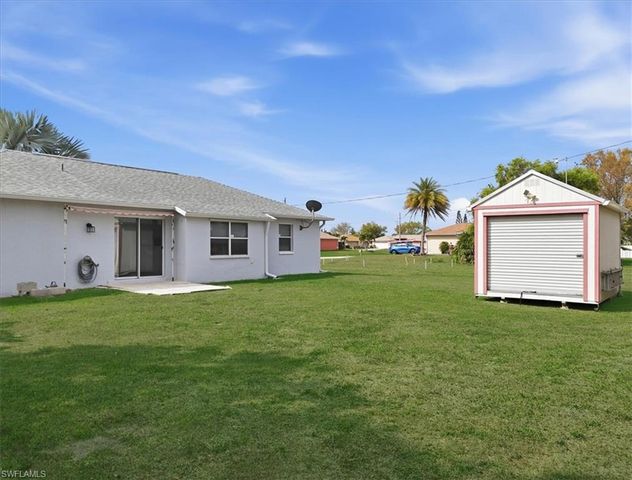 827 SW 29th TER, Cape Coral, FL 33914