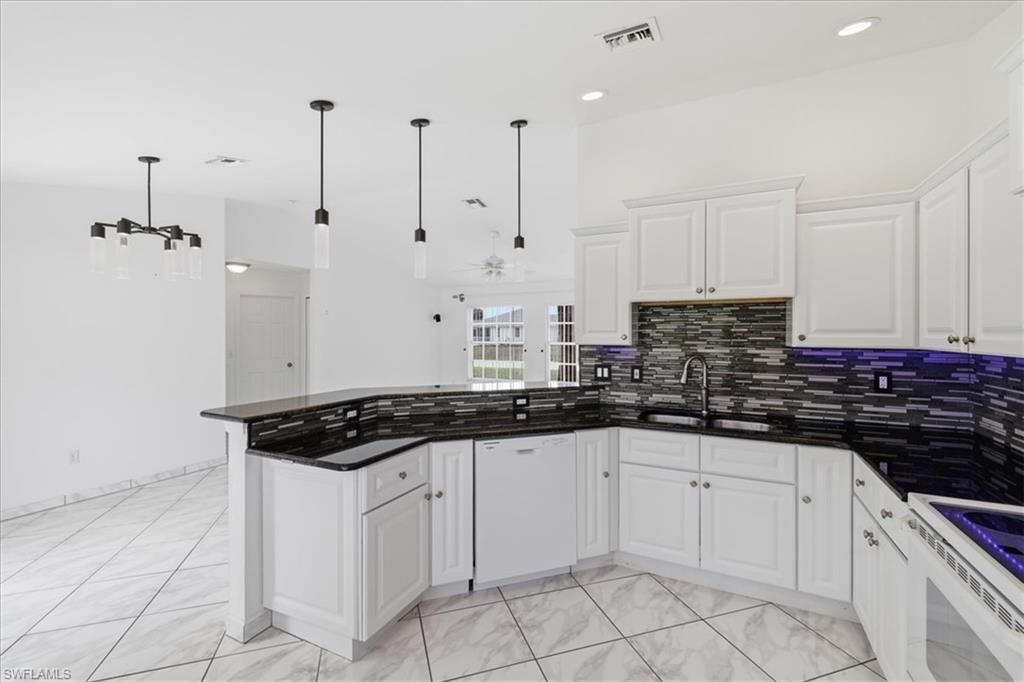 827 SW 29th TER, Cape Coral, FL 33914