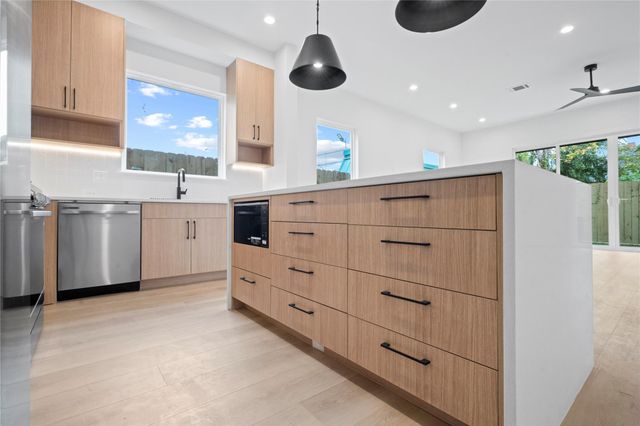 2409 Stuart Street, Houston, TX 77004