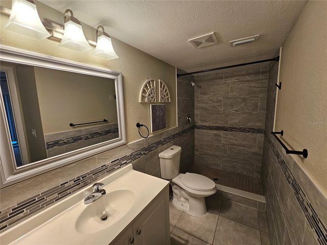 8200 FAIRWAYS CIRCLE B102, Ocala, FL 34472