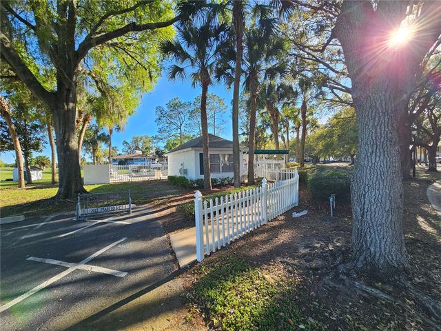 8200 FAIRWAYS CIRCLE B102, Ocala, FL 34472