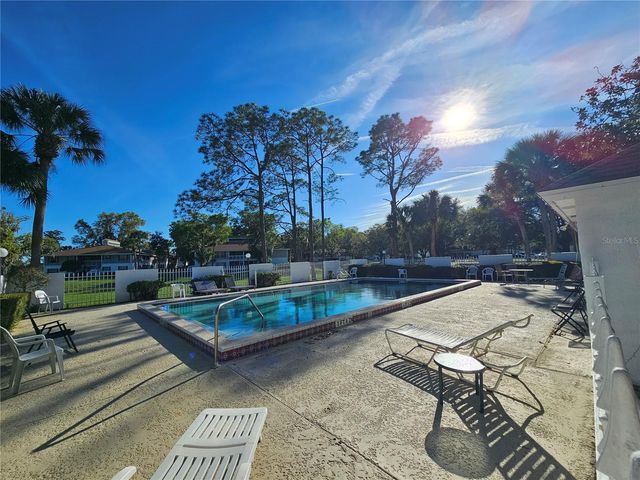 8200 FAIRWAYS CIRCLE B102, Ocala, FL 34472