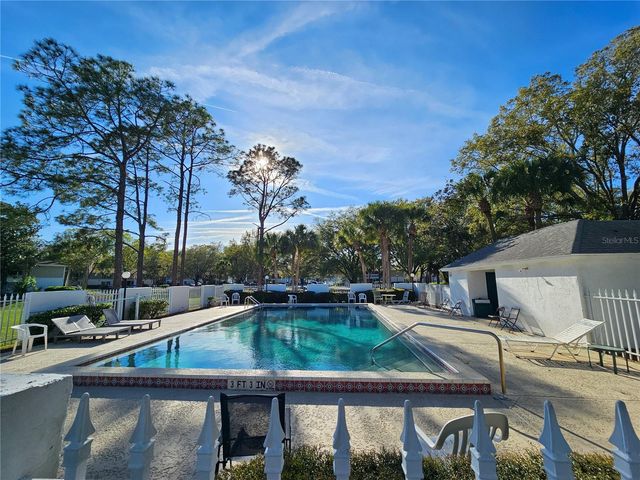 8200 FAIRWAYS CIRCLE B102, Ocala, FL 34472